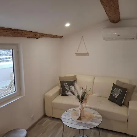 Cocoo'nimes Avec Terrasse Apartmán *